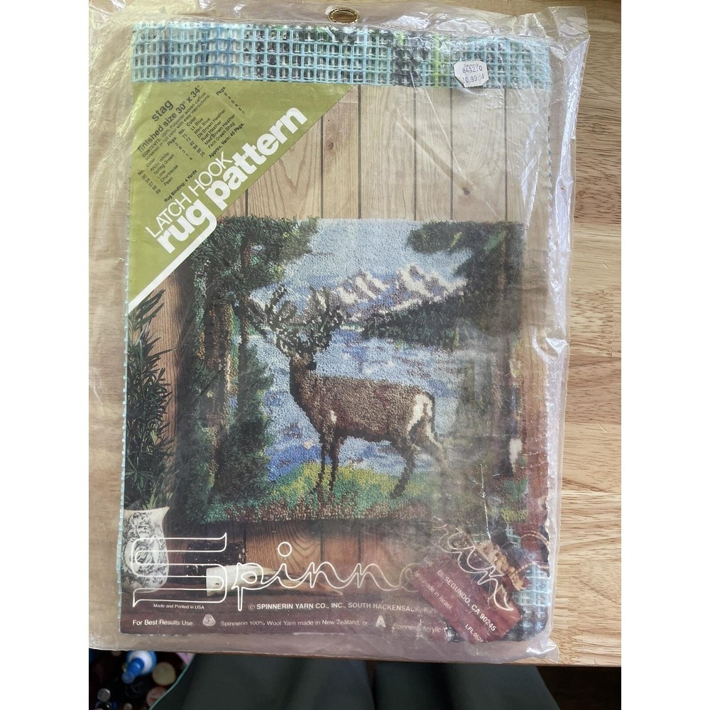 Spinnerin‎ "Stag" Latch Hook rug pattern, 30" x 34"